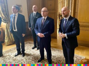 spotkanie przedstawicieli urzędu marszałkowskiego z partnerami francuskimi, na zdjęciu czterech Panów pozuje do zdjęcia