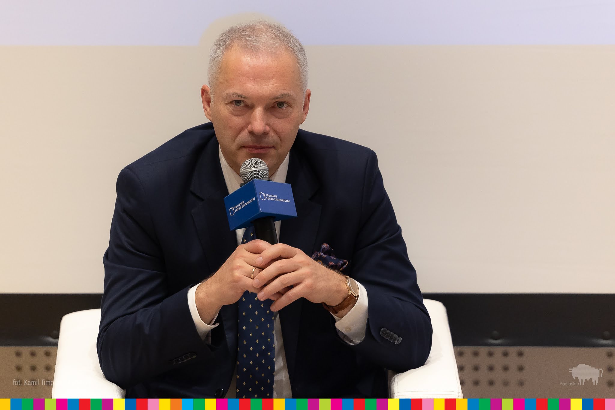prelegent Jacek Żalek przemawia do uczestników podlaskiego forum ekonomicznego 2022